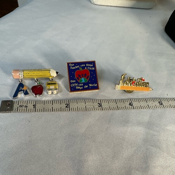 Teacher pin swag buttons - Picture 3 of 9
